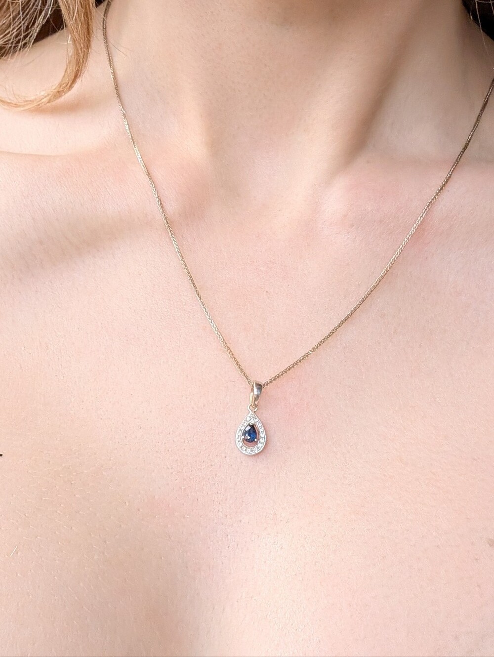 18k White Gold GenBlue Sapphire Pendant Necklace (with Diamonds) from Sri Lanka